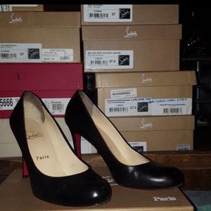 Louboutin simple pumps